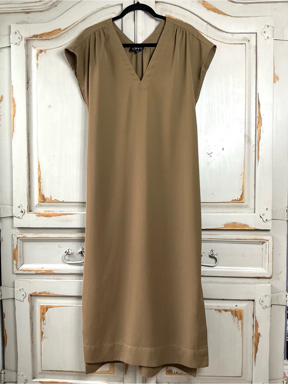 SSYS The Label | Light Mocha Midi Shift Dress V Neck Cap Sleeve Minimalist Small - Picture 3 of 10